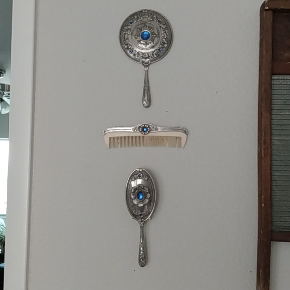 Antique mirror/vanity Set